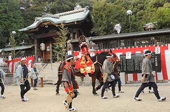 例祭　馬の塔